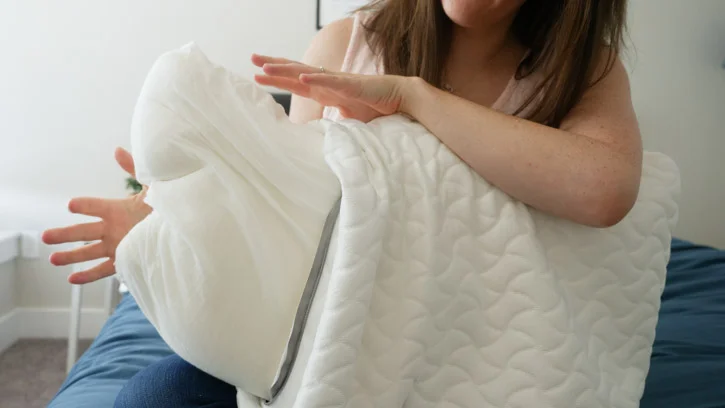 TEMPUR-Cloud Pillow Is Filled With Slow Response TEMPUR Material Foam TEMPUR-Cloud Pillow Is Filled With Slow Response TEMPUR Material Foam