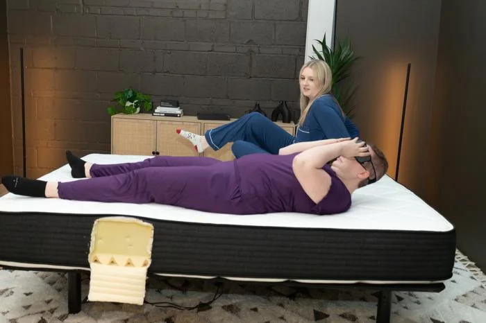 Partner test on the Plank Firm mattress 2