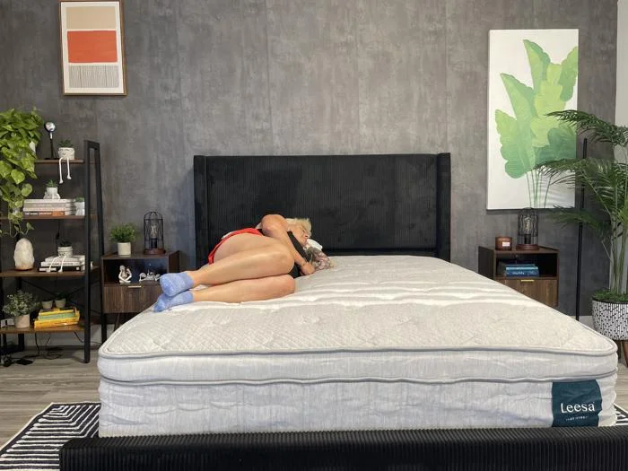 Side-sleeping on the Leesa Plus Hybrid Mattress