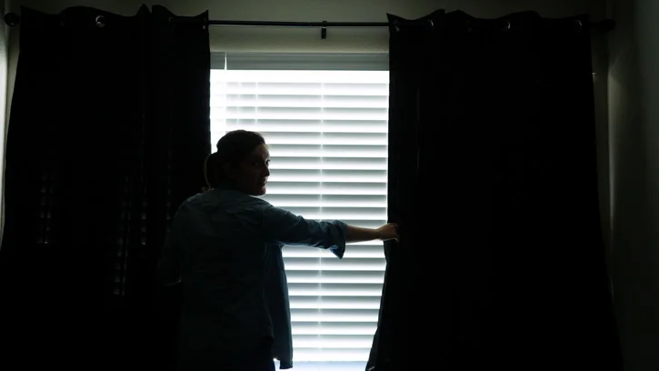 Close Curtains & Nap! how to hang blackout curtain step7