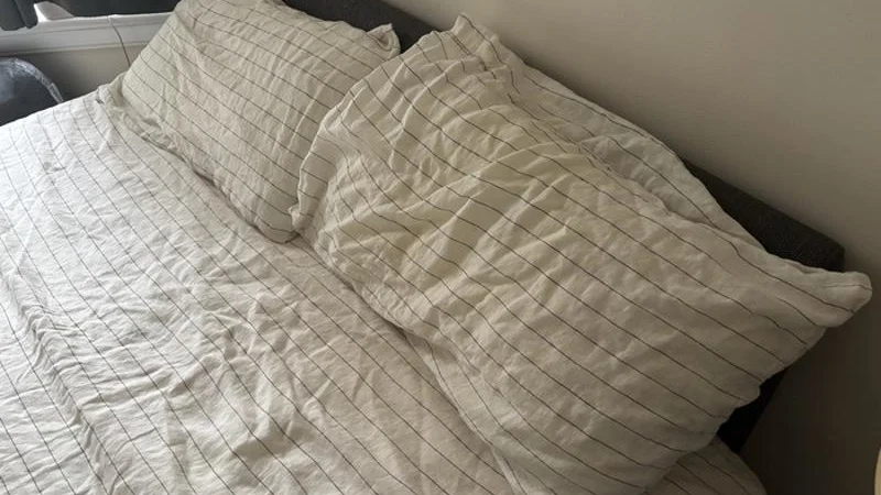 Silk & Snow Flax Linen Sheets on a bed