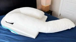 Medcline Shoulder Relief Body Pillow The Medcline Shoulder Relief Body Pillow placed on a bed.