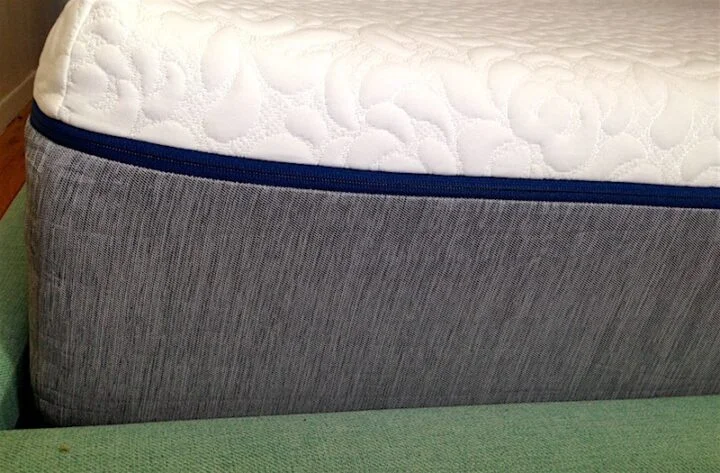 Novosbed Memory Foam mattress side view Novosbed Memory Foam mattress side view
