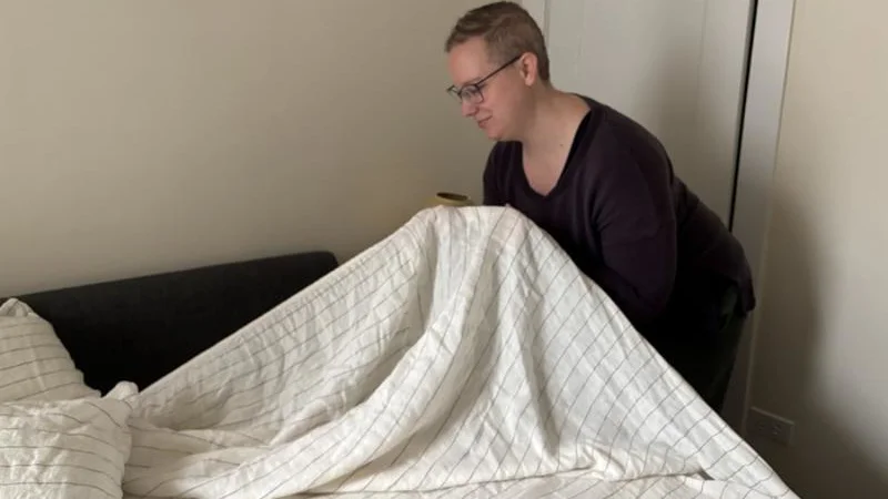 Making a bed with Silk & Snow Flax Linen Sheets