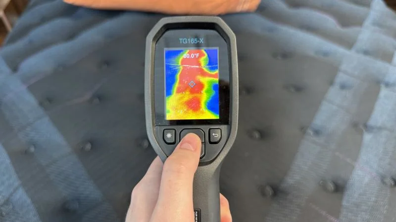 Thermal imaging of the Beautyrest World Class Mattress before being rested on