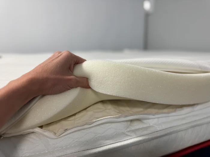 A good look at the construction of a TEMPUR-Adapt Topper