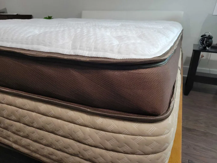 A shot of the plush pillow top on the Helix Midnight Elite