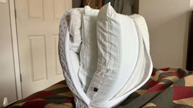 Looking at the interior layers of an adjustable pillow