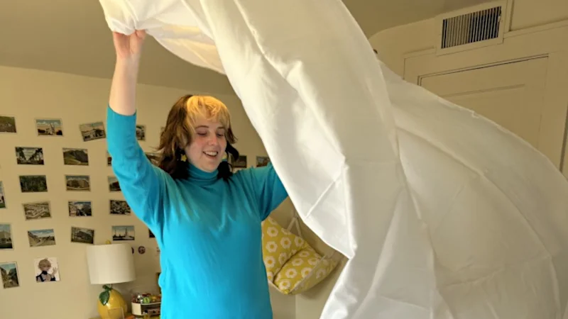 Silk & Snow Egyptian Cotton Sheets being whipped
