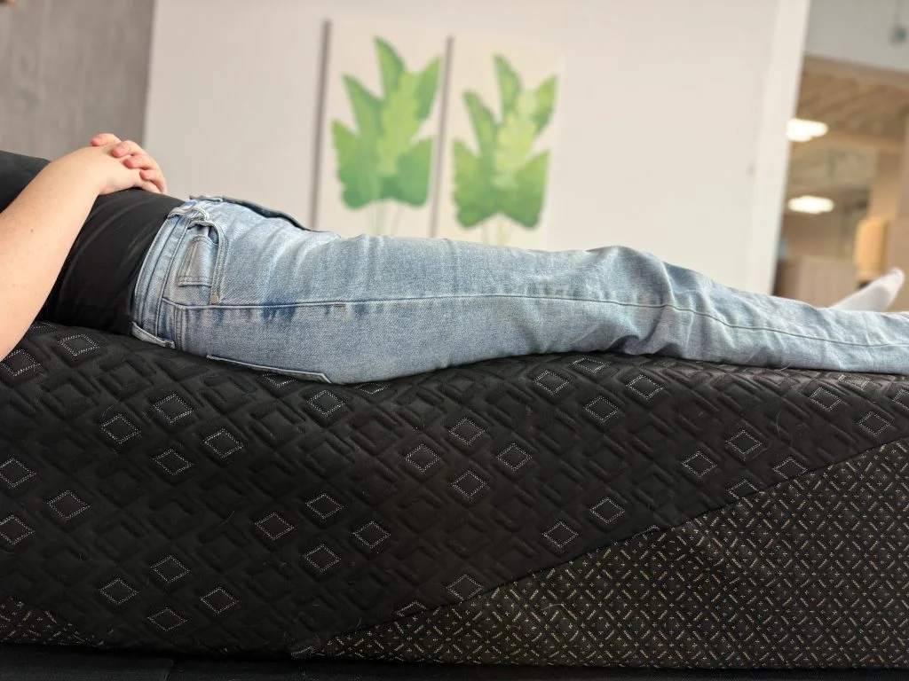 MC BeautyrestBlack XCS lying edge support back2