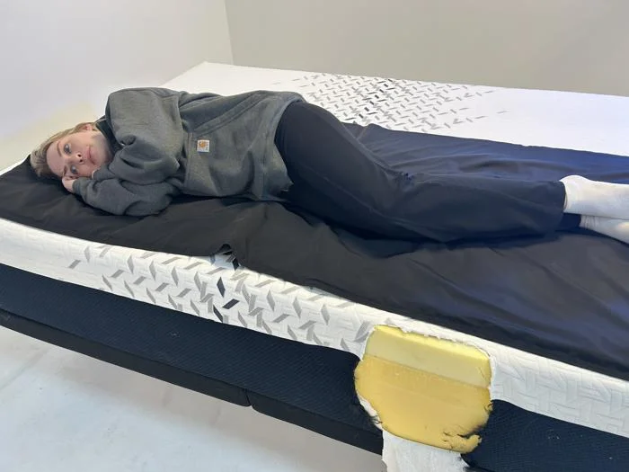 Nectar Luxe Memory Foam pressure test light sleeper side