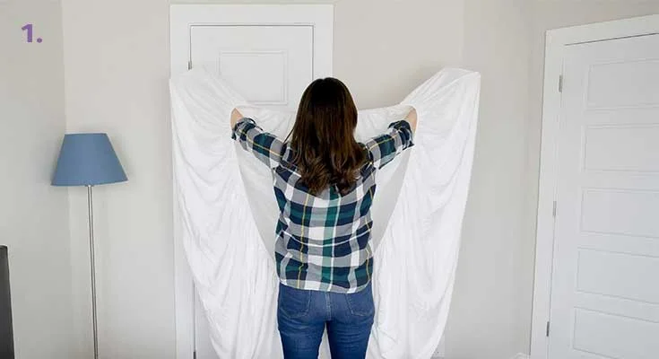 How to Fold a Fitted Sheet (The Easy Way!) 1