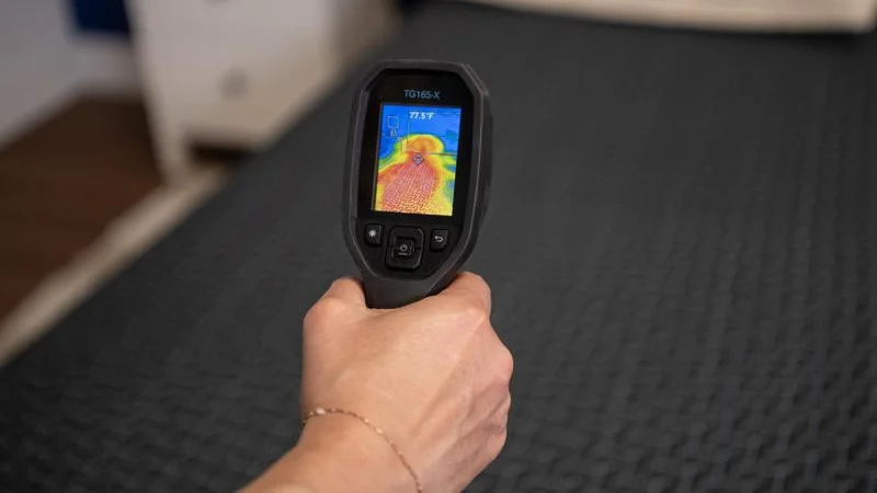 Thermal imaging of the Tuft & Needle Mint Hybrid mattress after being rested on