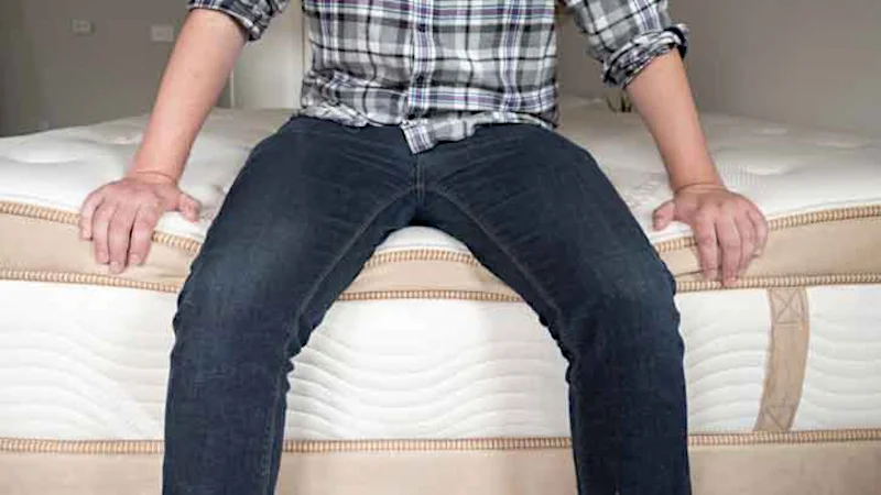 Seated edge support test on the Saatva HD Mattress