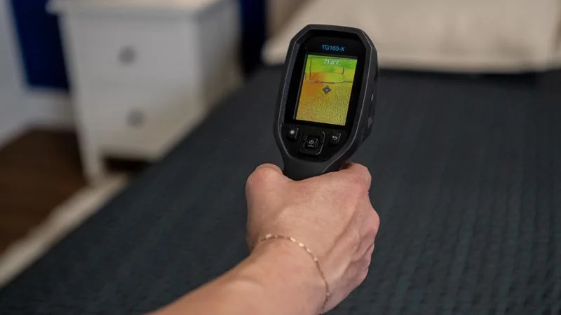 Thermal imaging of the Tuft & Needle Mint Hybrid mattress before being rested on