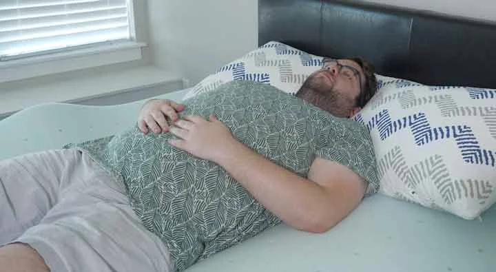 Back sleeping on the PandaZzz Cooling Gel Topper