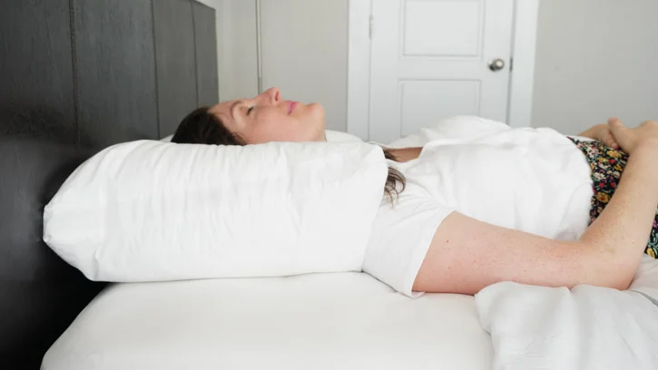 caper pillow vs. purple plush pillow - casper back sleeping pillow caper pillow vs. purple plush pillow - casper back sleeping pillow