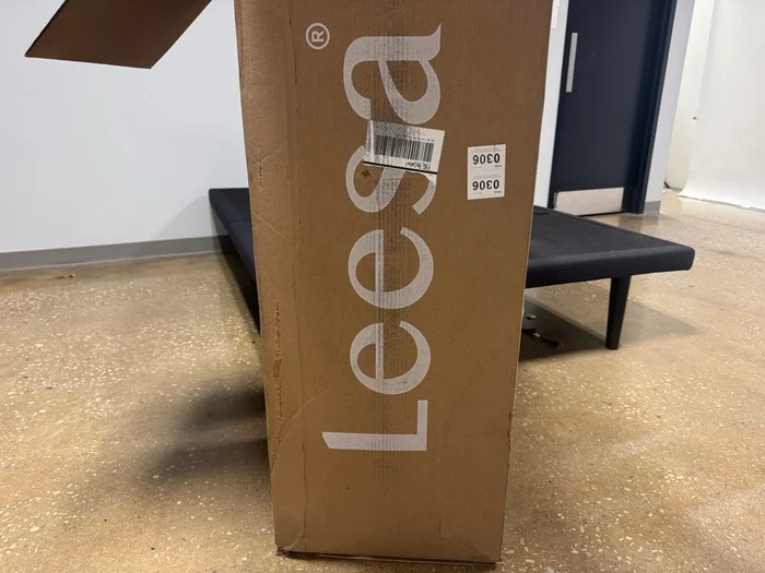 The box that the Leesa Original mattress was shipped in
