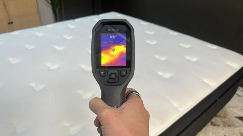 Thermal imaging of the Titan Plus Luxe Mattress after being rested on