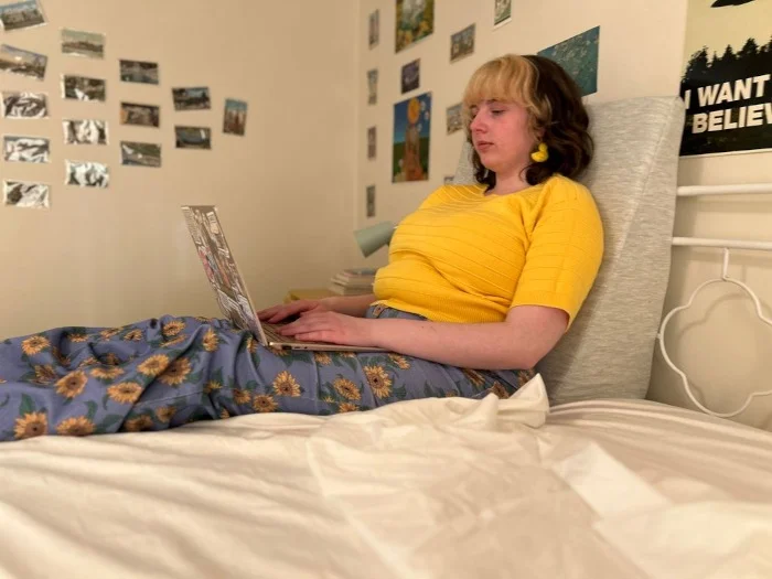 Our tester using a Helix Wedge Pillow in a sitting position